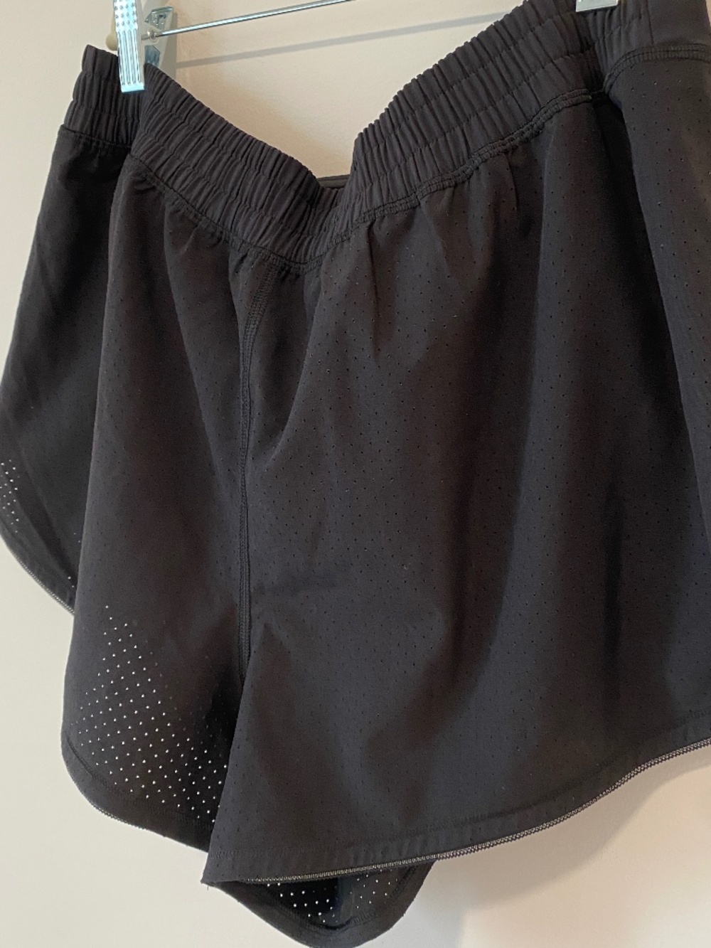 Lululemon Mesh Running Short - Black - Size 10